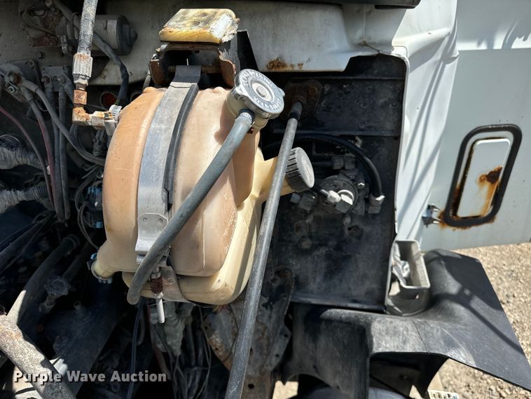 image for item OG9562 1999 Mack  CH600 semi cab 