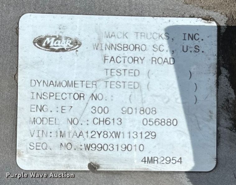 image for item OG9562 1999 Mack  CH600 semi cab 