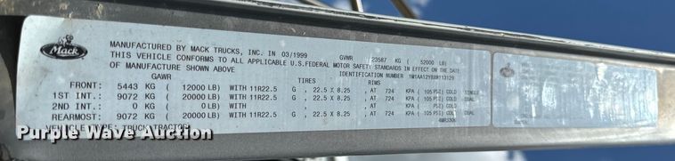 image for item OG9562 1999 Mack  CH600 semi cab 