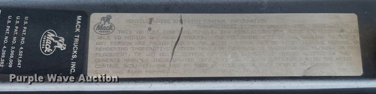 image for item OG9562 1999 Mack  CH600 semi cab 