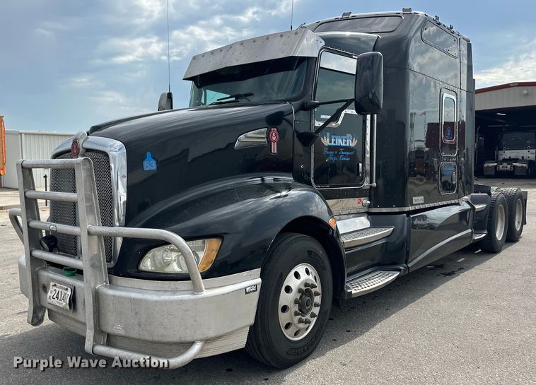 image for item OI9248 2009 Kenworth T600 semi truck