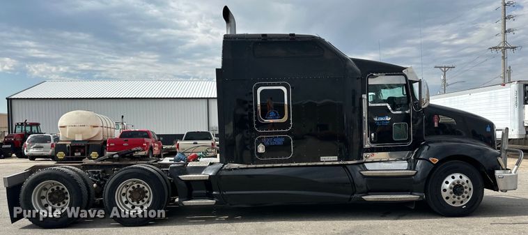 image for item OI9248 2009 Kenworth T600 semi truck