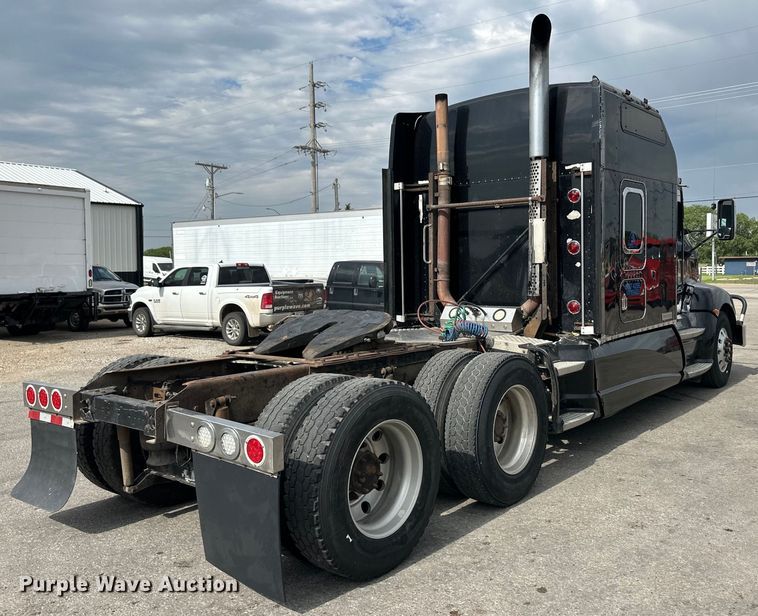 image for item OI9248 2009 Kenworth T600 semi truck