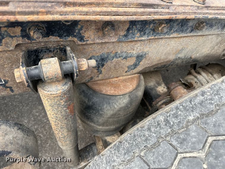 image for item OI9248 2009 Kenworth T600 semi truck