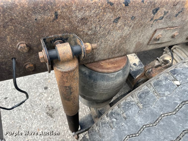 image for item OI9248 2009 Kenworth T600 semi truck