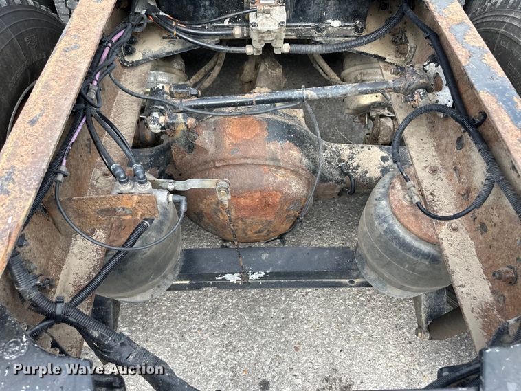 image for item OI9248 2009 Kenworth T600 semi truck