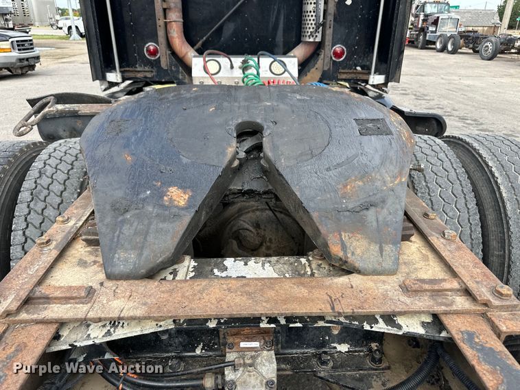 image for item OI9248 2009 Kenworth T600 semi truck