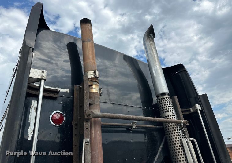 image for item OI9248 2009 Kenworth T600 semi truck