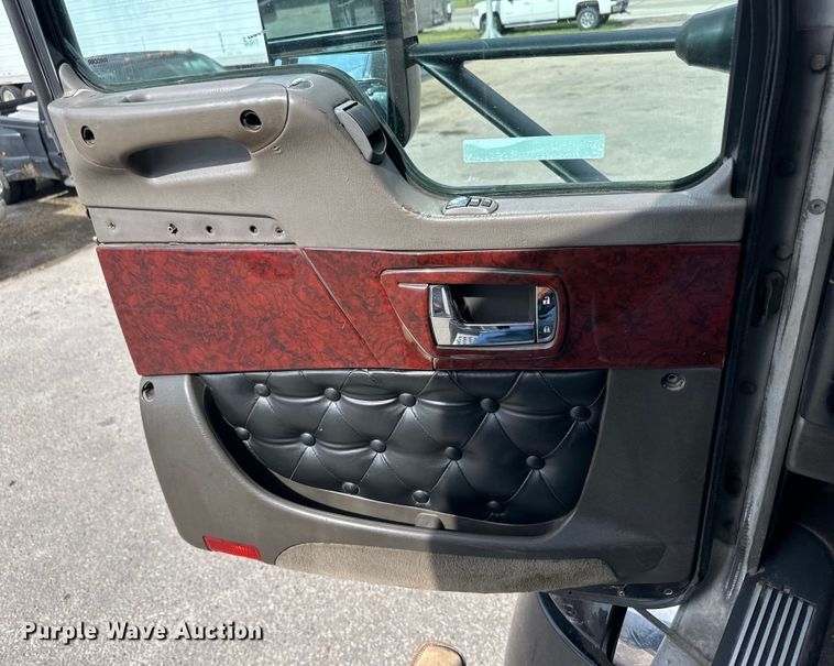 image for item OI9248 2009 Kenworth T600 semi truck