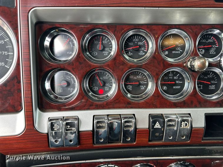 image for item OI9248 2009 Kenworth T600 semi truck