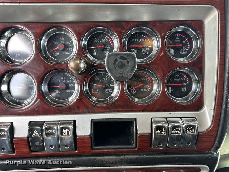 image for item OI9248 2009 Kenworth T600 semi truck