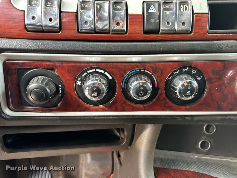 image for item OI9248 2009 Kenworth T600 semi truck