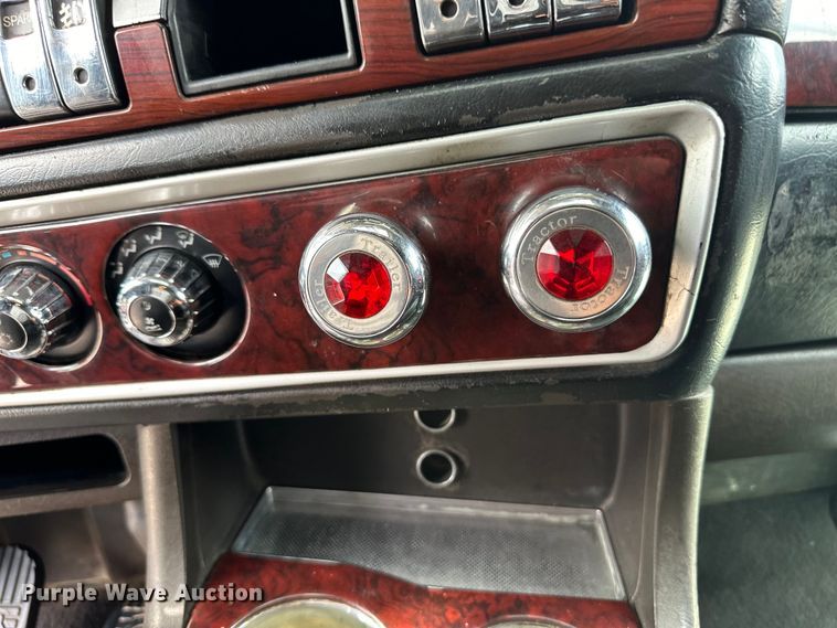 image for item OI9248 2009 Kenworth T600 semi truck