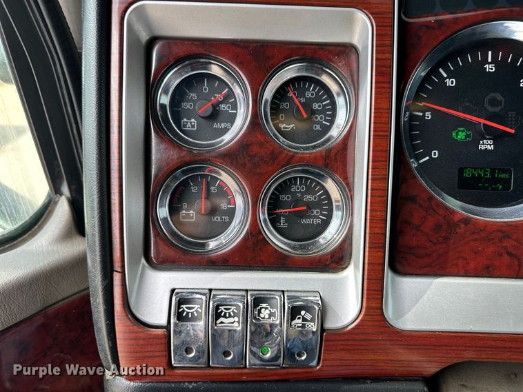 image for item OI9248 2009 Kenworth T600 semi truck