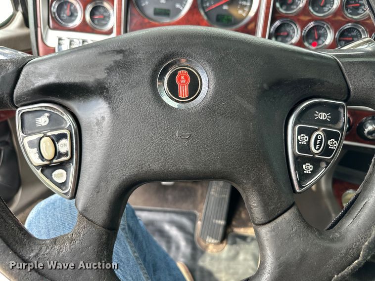 image for item OI9248 2009 Kenworth T600 semi truck
