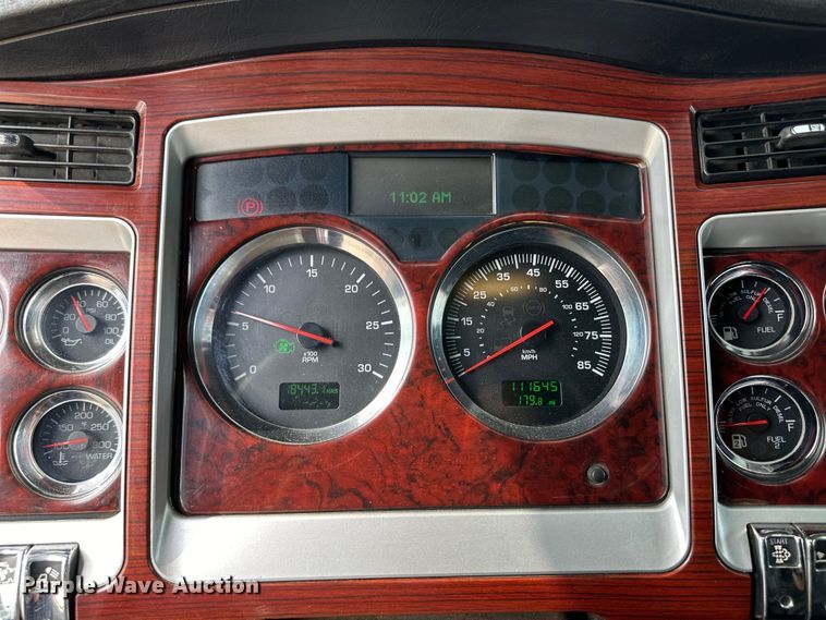 image for item OI9248 2009 Kenworth T600 semi truck