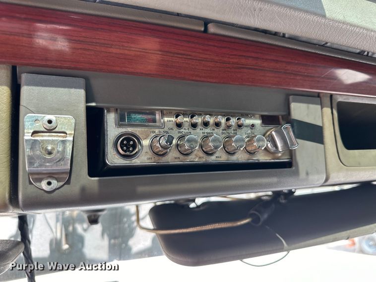 image for item OI9248 2009 Kenworth T600 semi truck