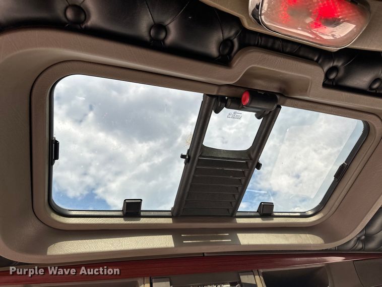 image for item OI9248 2009 Kenworth T600 semi truck