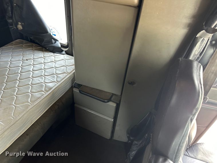 image for item OI9248 2009 Kenworth T600 semi truck