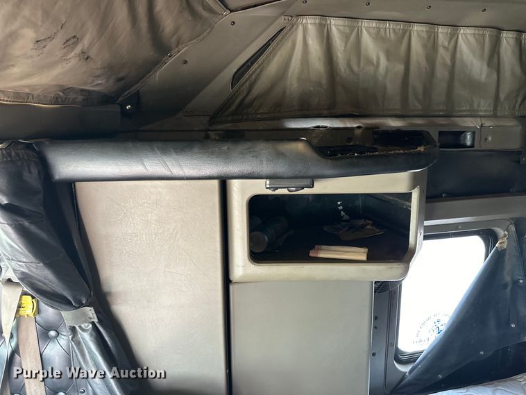 image for item OI9248 2009 Kenworth T600 semi truck