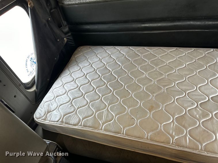 image for item OI9248 2009 Kenworth T600 semi truck