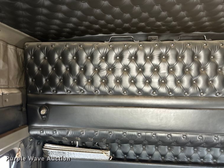 image for item OI9248 2009 Kenworth T600 semi truck