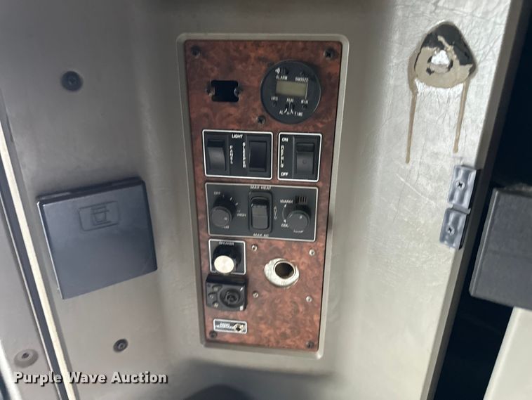 image for item OI9248 2009 Kenworth T600 semi truck