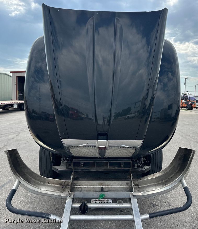 image for item OI9248 2009 Kenworth T600 semi truck