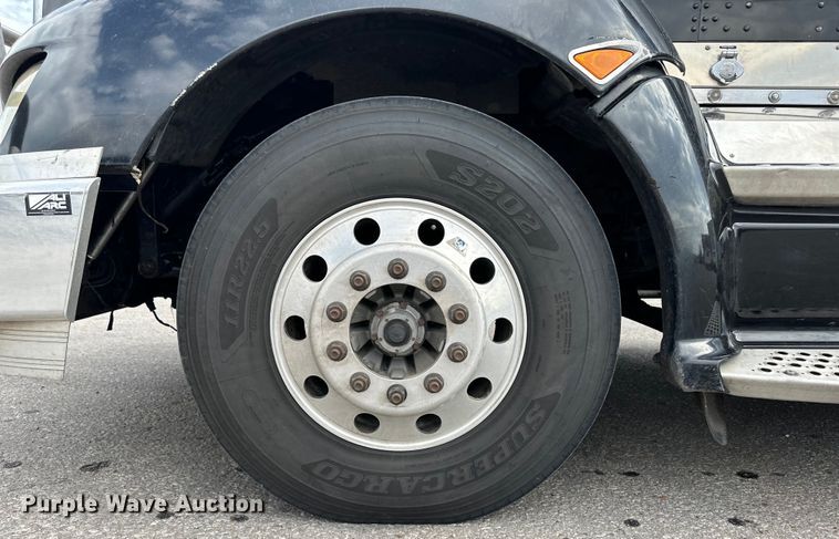 image for item OI9248 2009 Kenworth T600 semi truck