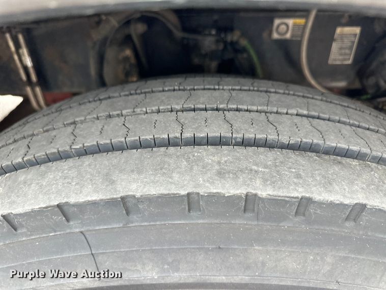 image for item OI9248 2009 Kenworth T600 semi truck