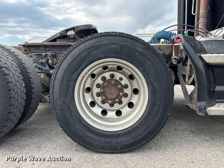 image for item OI9248 2009 Kenworth T600 semi truck