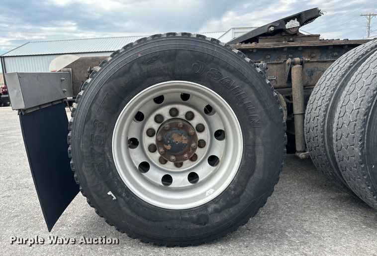 image for item OI9248 2009 Kenworth T600 semi truck