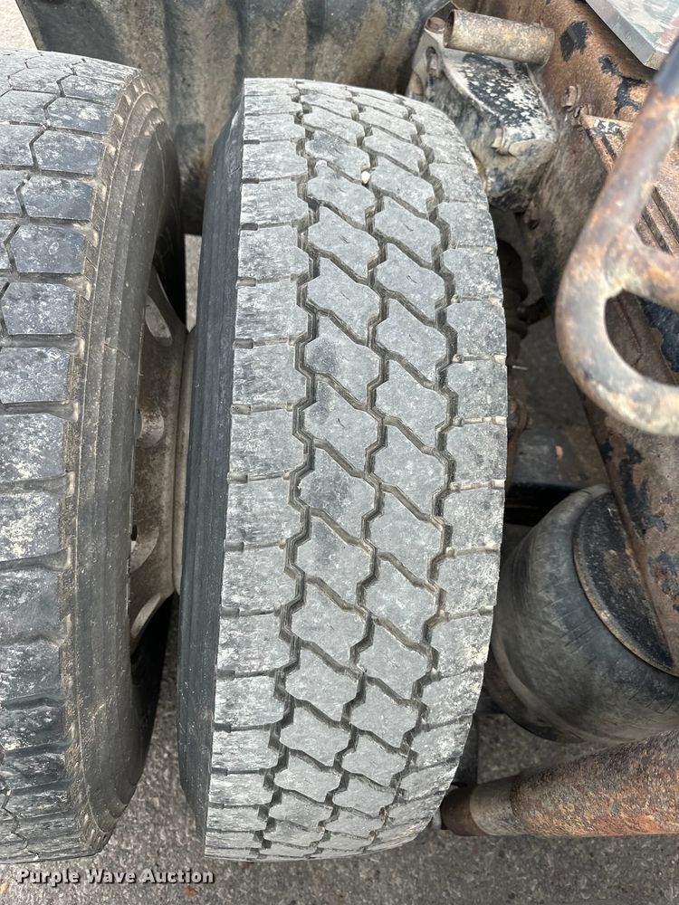 image for item OI9248 2009 Kenworth T600 semi truck