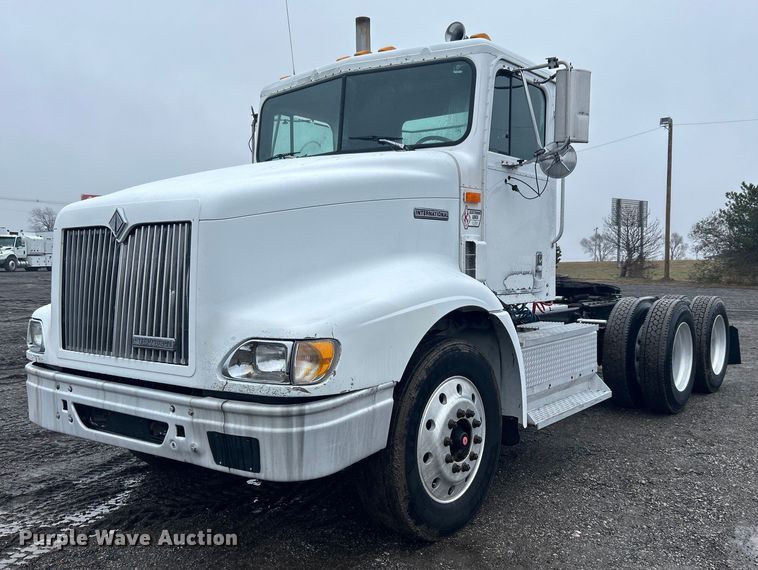 image for item OI9566 1999 International  9100 semi truck