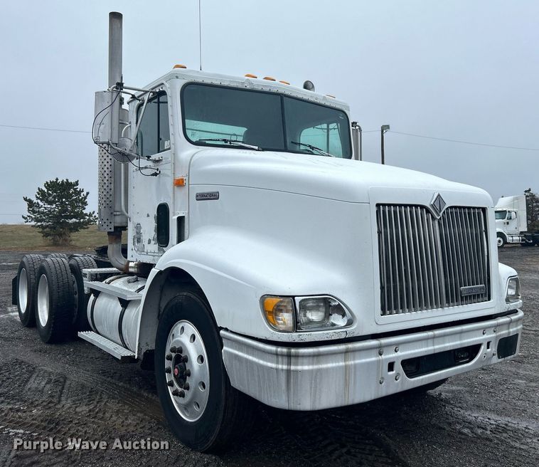 image for item OI9566 1999 International  9100 semi truck