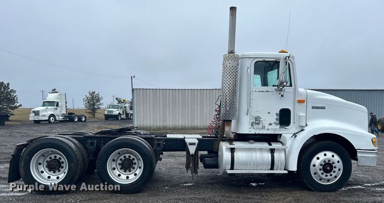 image for item OI9566 1999 International  9100 semi truck