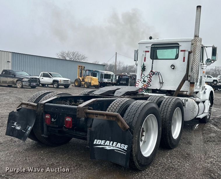 image for item OI9566 1999 International  9100 semi truck