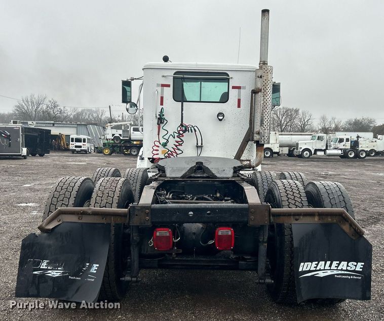 image for item OI9566 1999 International  9100 semi truck