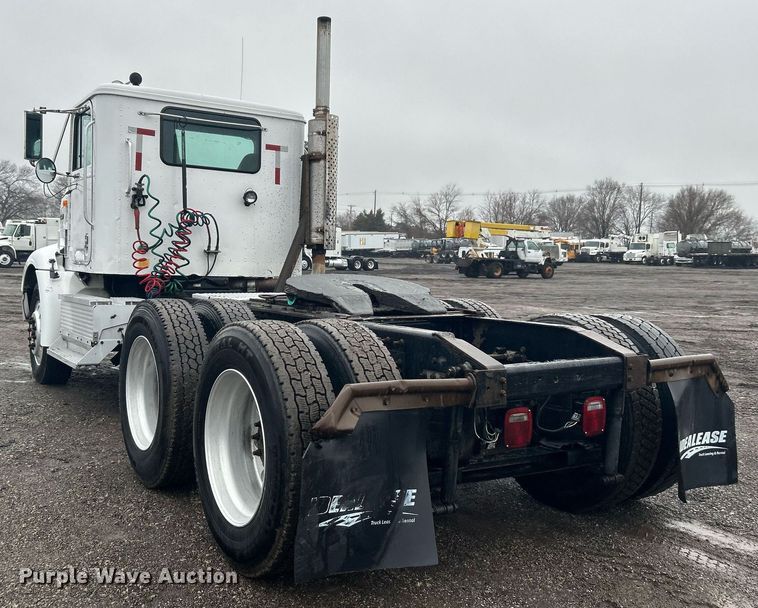 image for item OI9566 1999 International  9100 semi truck