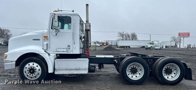 image for item OI9566 1999 International  9100 semi truck