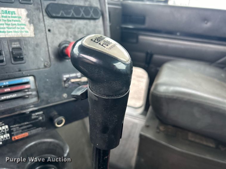 image for item OI9566 1999 International  9100 semi truck