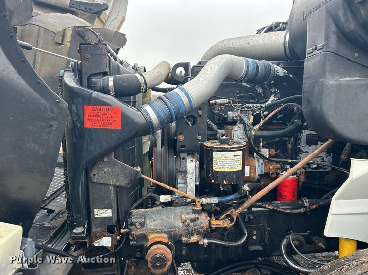 image for item OI9566 1999 International  9100 semi truck