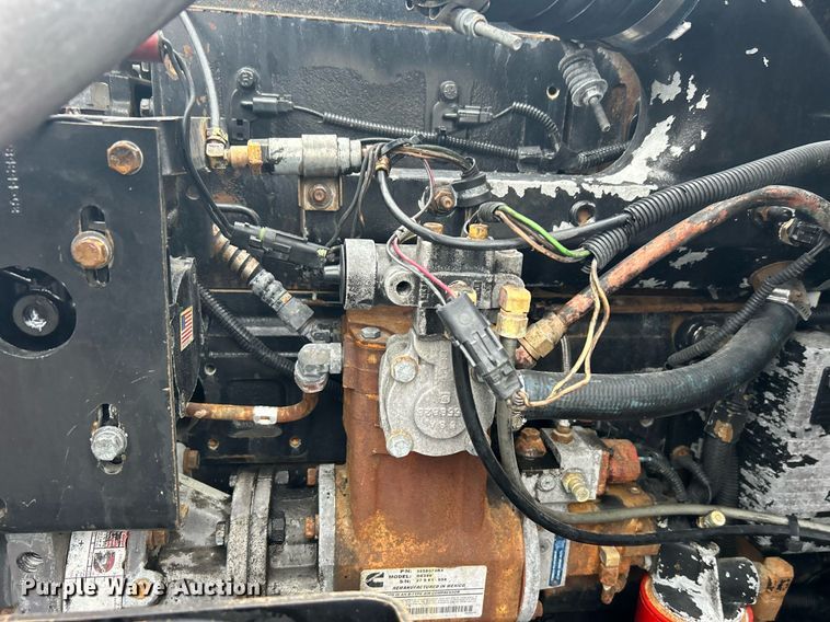 image for item OI9566 1999 International  9100 semi truck