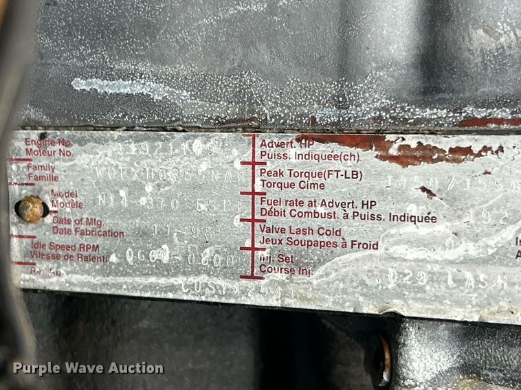 image for item OI9566 1999 International  9100 semi truck