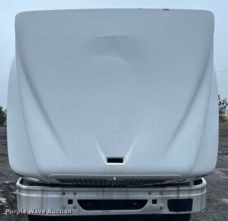 image for item OI9566 1999 International  9100 semi truck