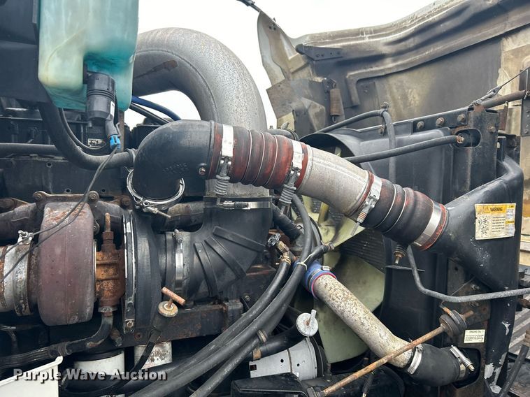 image for item OI9566 1999 International  9100 semi truck