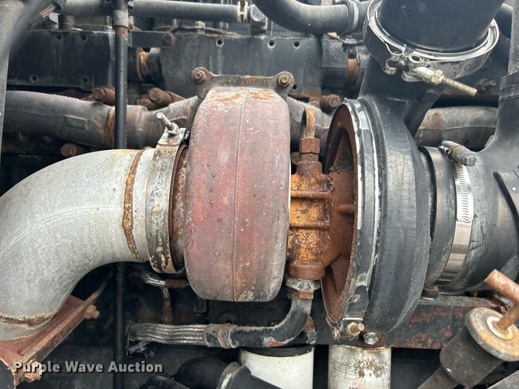 image for item OI9566 1999 International  9100 semi truck