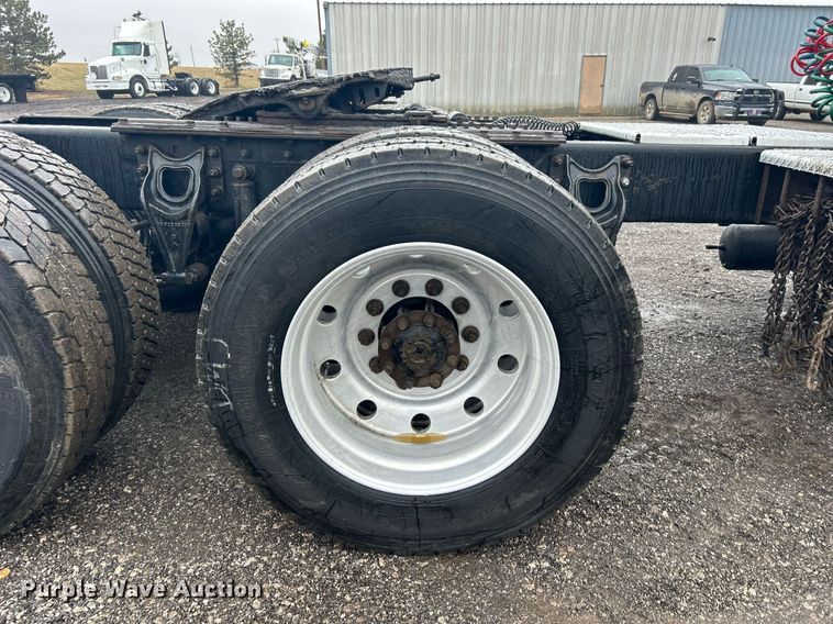 image for item OI9566 1999 International  9100 semi truck