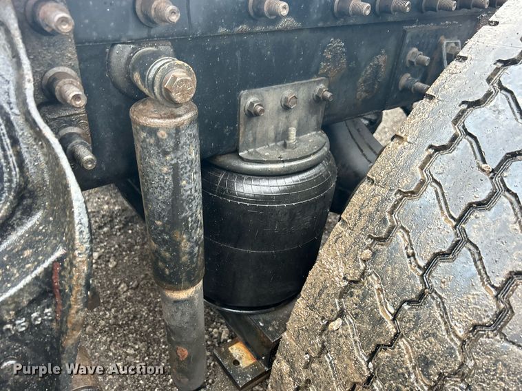 image for item OI9566 1999 International  9100 semi truck