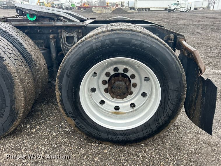 image for item OI9566 1999 International  9100 semi truck